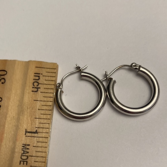 Small Simple Classic Silver Tone Hoop Earrings - Picture 8 of 13